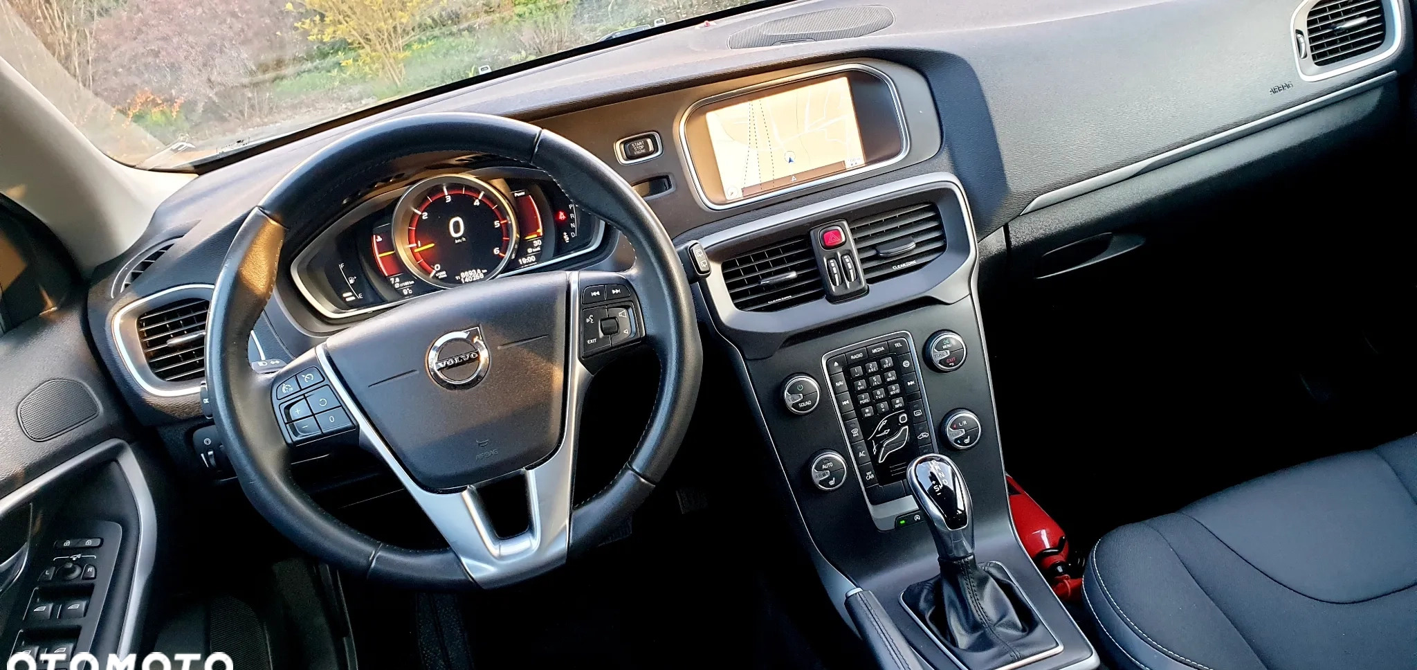 Volvo V40 cena 64900 przebieg: 139350, rok produkcji 2019 z Myszków małe 497